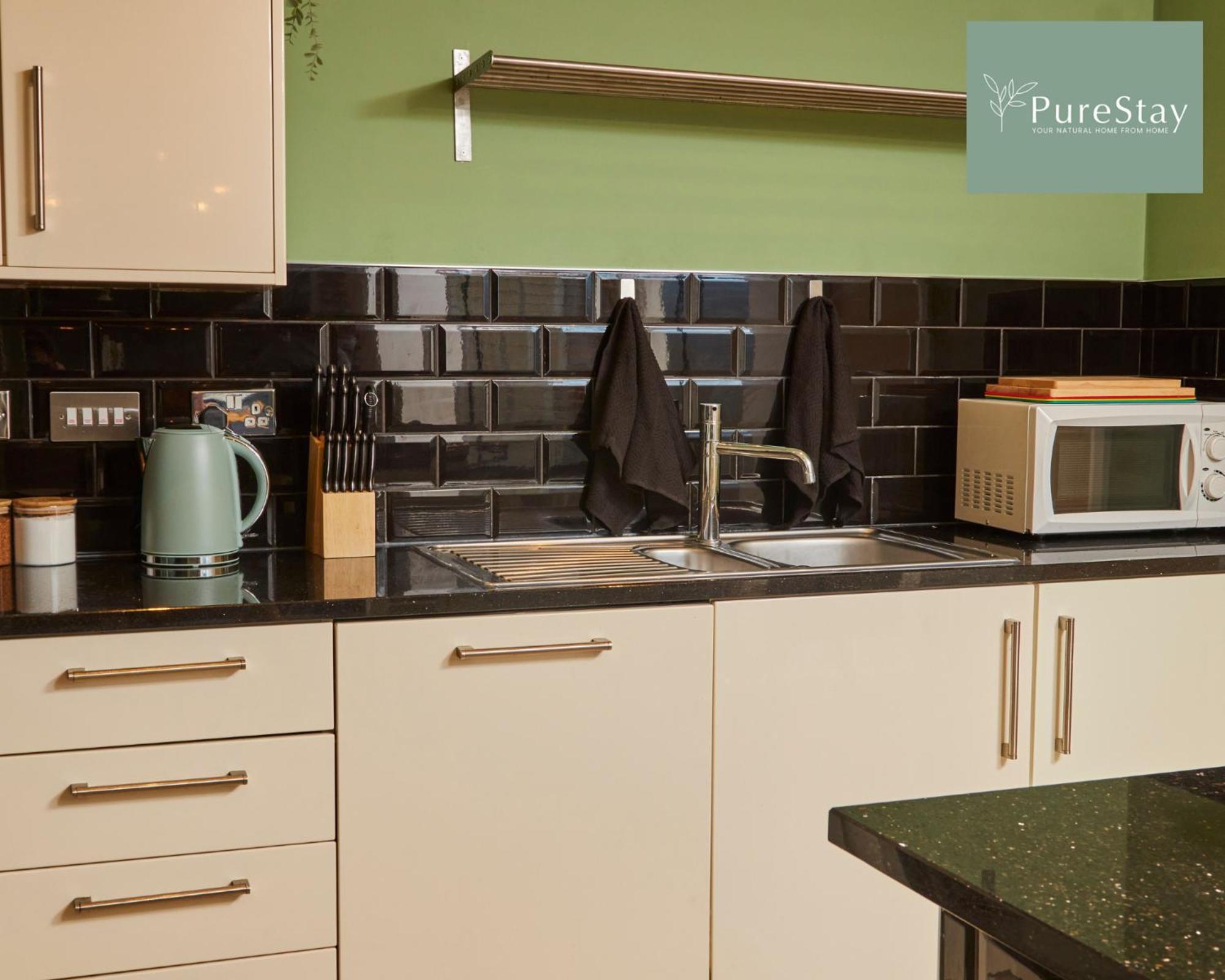 Superb House Manchester Near Etihad With Free Parking Sleeps 8 Εξωτερικό φωτογραφία