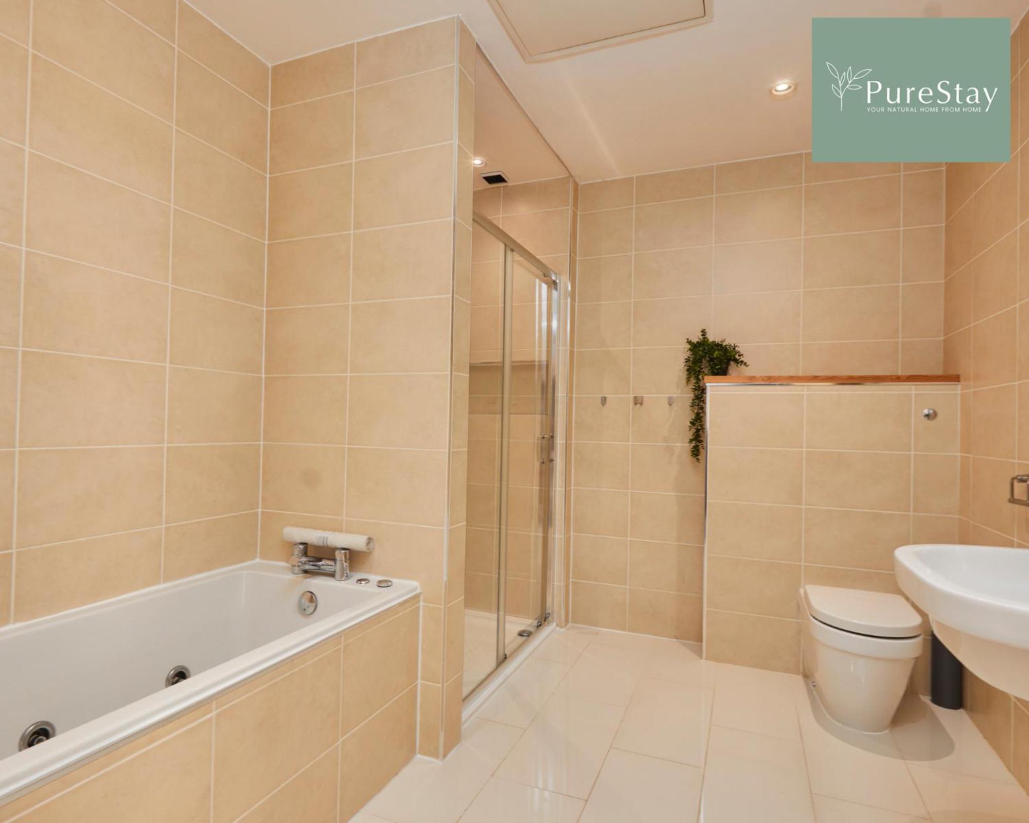 Superb House Manchester Near Etihad With Free Parking Sleeps 8 Εξωτερικό φωτογραφία